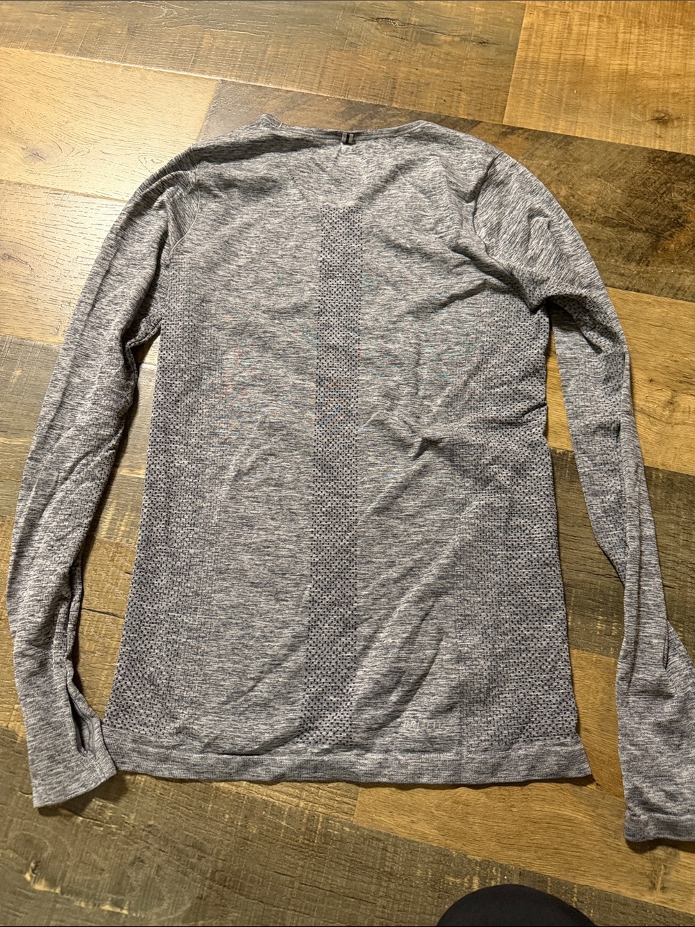 Nike Women's Long Sleeve dry fit Heathered Grey workout Top - Picture 3 of 3